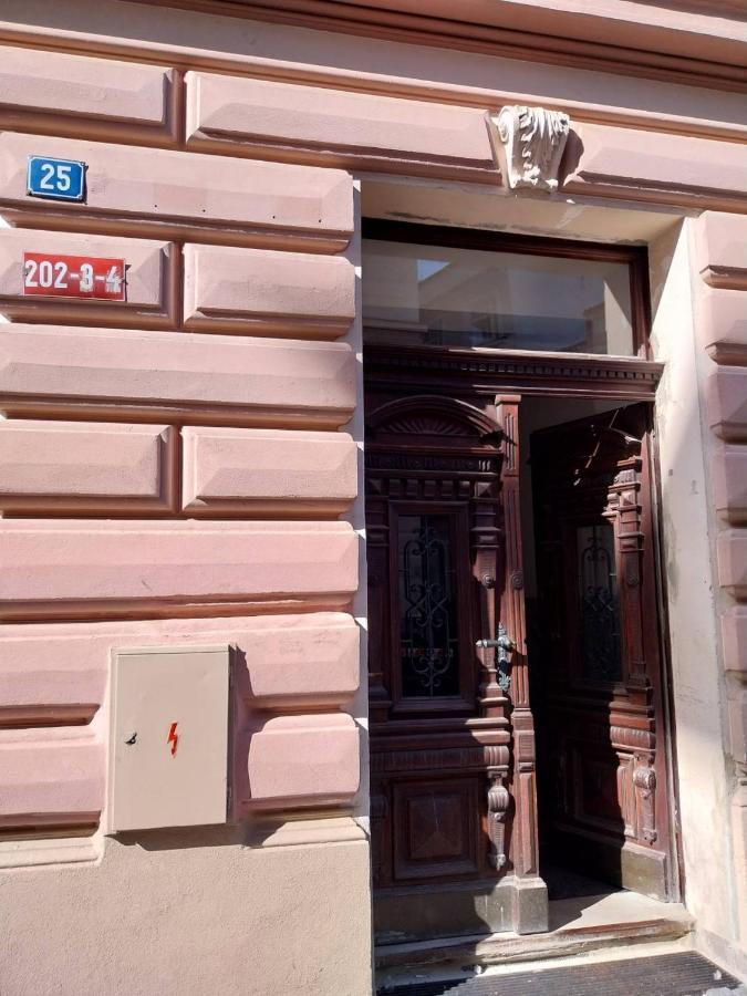 Byt 2+Kk Na Velkem Namesti Hradec Králové Buitenkant foto