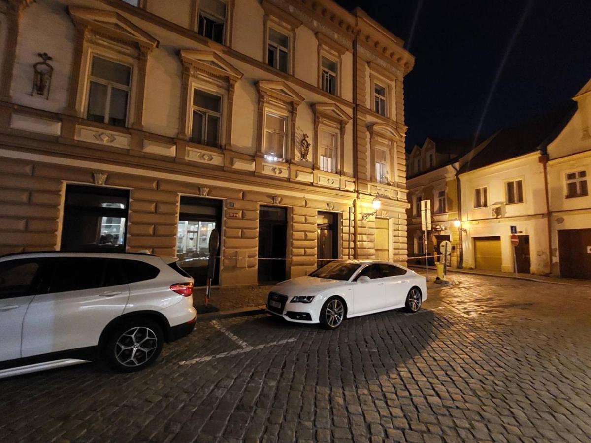 Byt 2+Kk Na Velkem Namesti Hradec Králové Buitenkant foto
