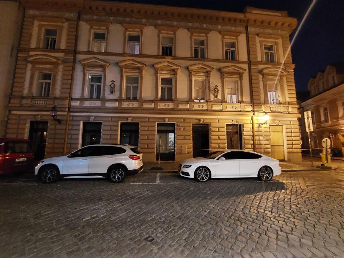 Byt 2+Kk Na Velkem Namesti Hradec Králové Buitenkant foto